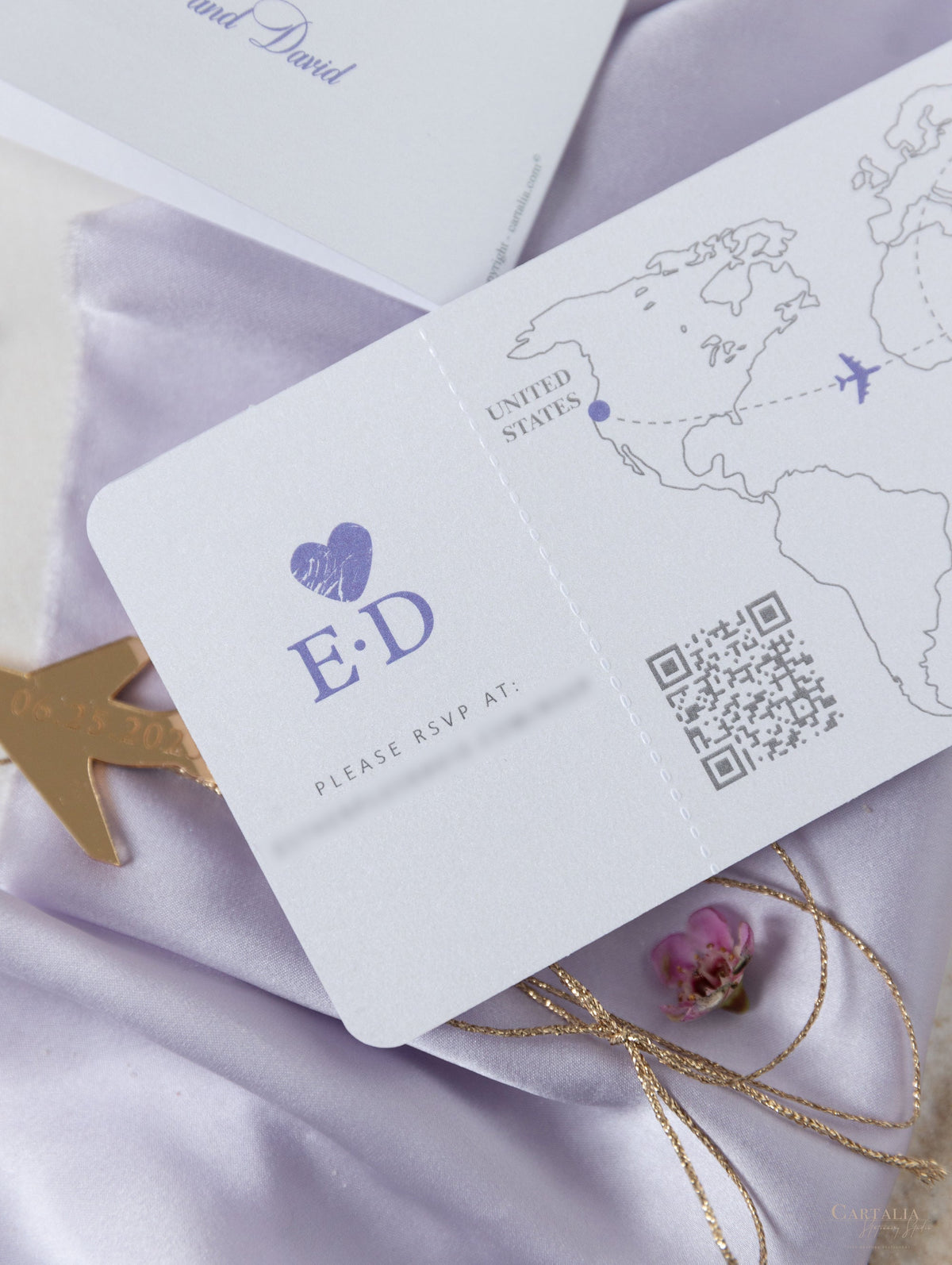 Cartera Lila FOLDER: Invitación de pasaporte de boda plateada de lujo en suite de invitación de pasaporte con etiqueta plana de bolsillo y espejo