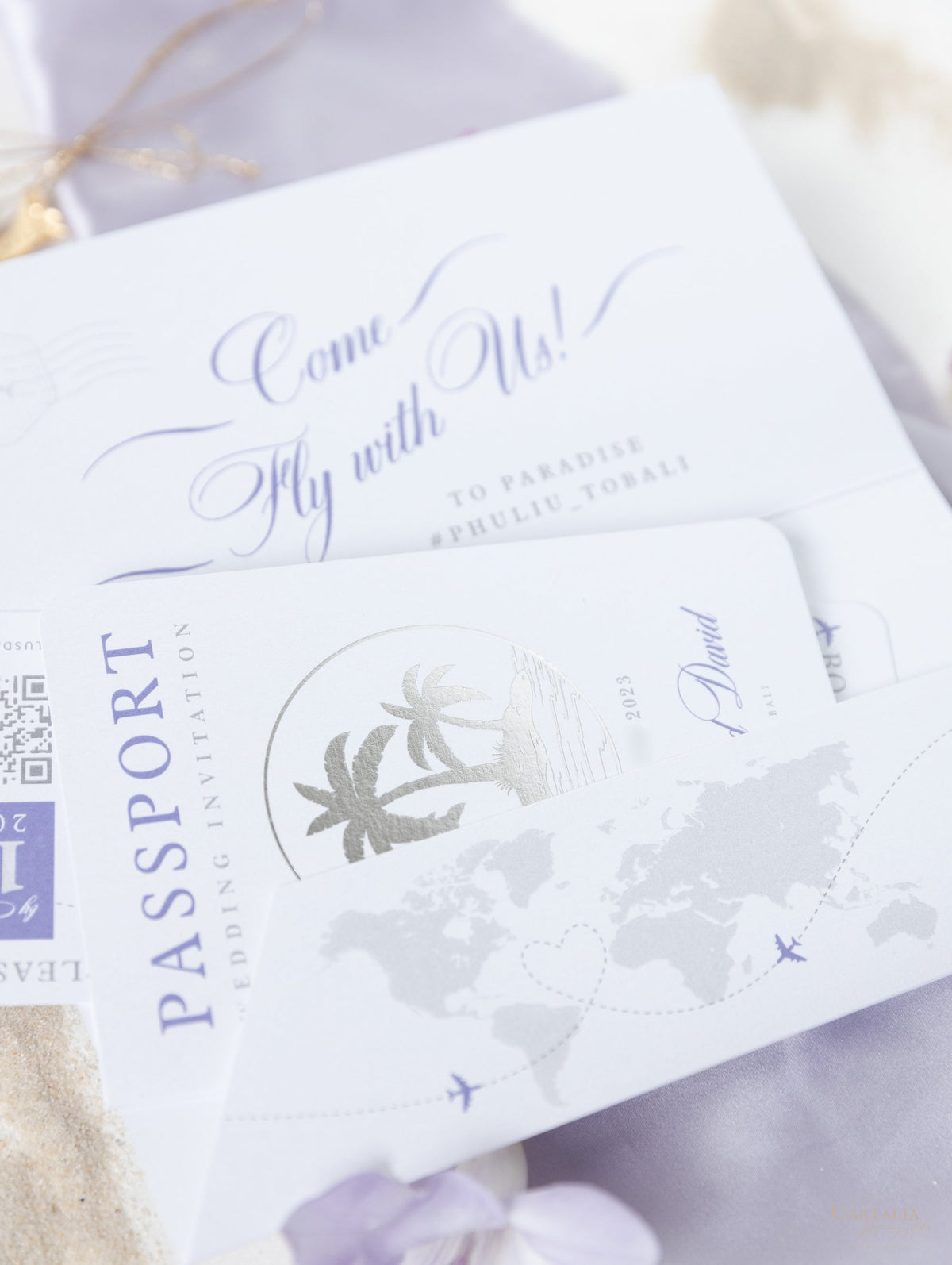 Cartera Lila FOLDER: Invitación de pasaporte de boda plateada de lujo en suite de invitación de pasaporte con etiqueta plana de bolsillo y espejo