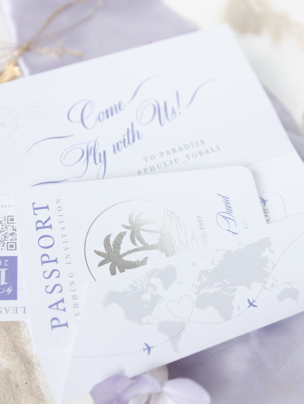 Portefeuille de dossiers lilas: Passeport de mariage en argent de luxe Invitation dans la poche et le miroir Tag Tag Passport Invitation Suite