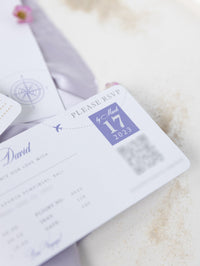 Portefeuille de dossiers lilas: Passeport de mariage en argent de luxe Invitation dans la poche et le miroir Tag Tag Passport Invitation Suite