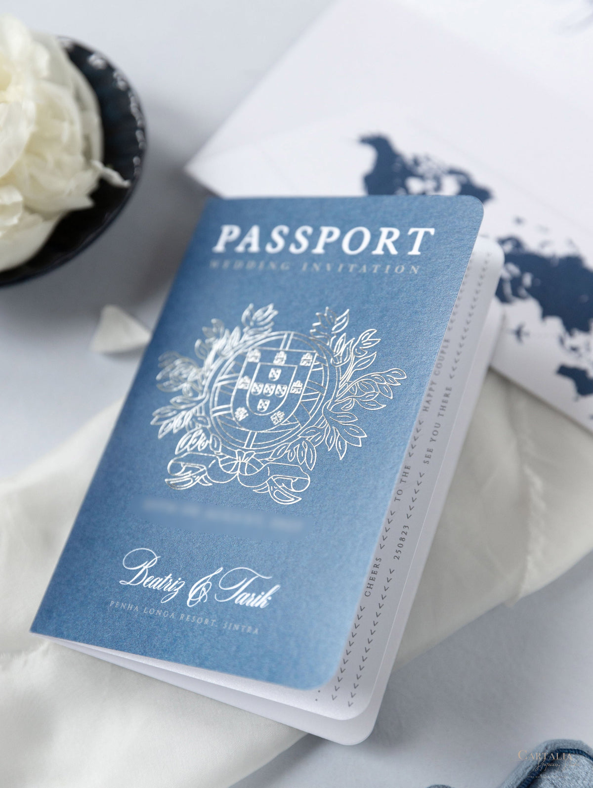 Silver & Navy Blue Folder Travel Wallet: Luxury Wedding Passport Invitation Suite dans Pocket & Mirror Tag