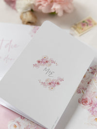 Carpeta de viaje Blush Peony, invitación para pasaporte y etiqueta de avión con espejo plateado