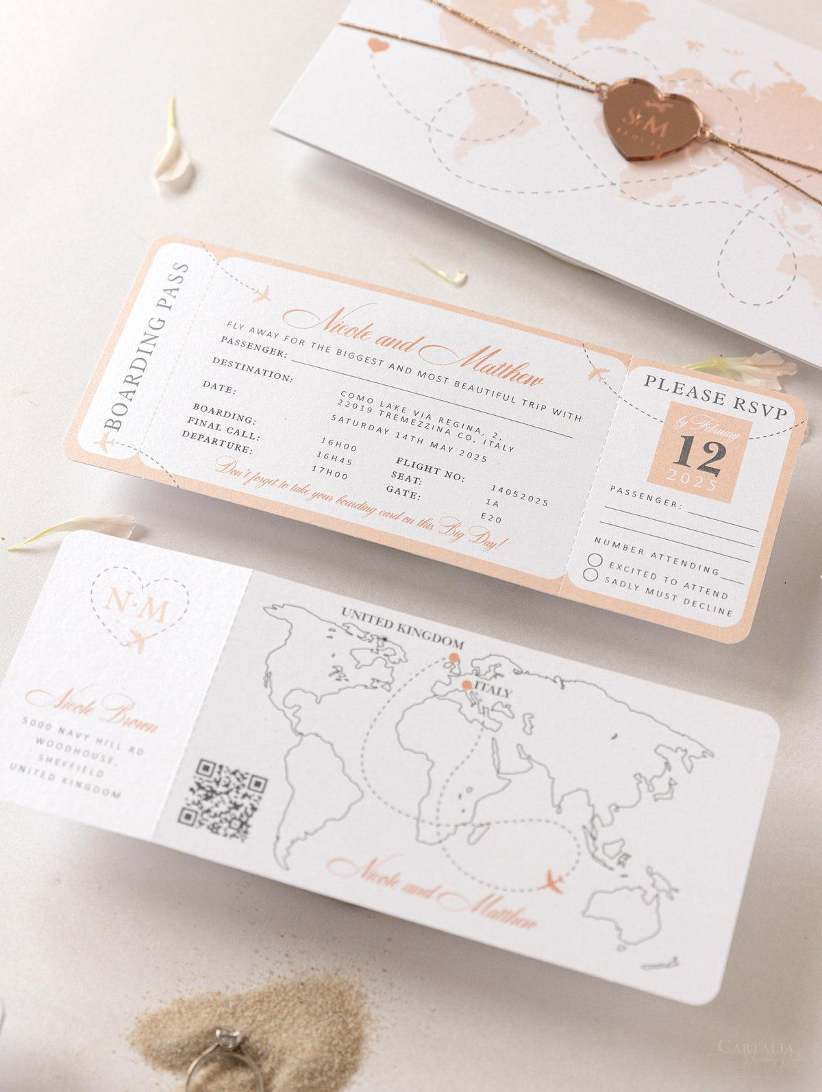 Portefeuille de voyage de dossier: Invitation de passeport de mariage en or rose de luxe avec code QR dans Pocket & Mirror Tag Passport Invitation Suite