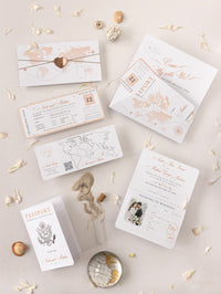 Portefeuille de voyage de dossier: Invitation de passeport de mariage en or rose de luxe avec code QR dans Pocket & Mirror Tag Passport Invitation Suite