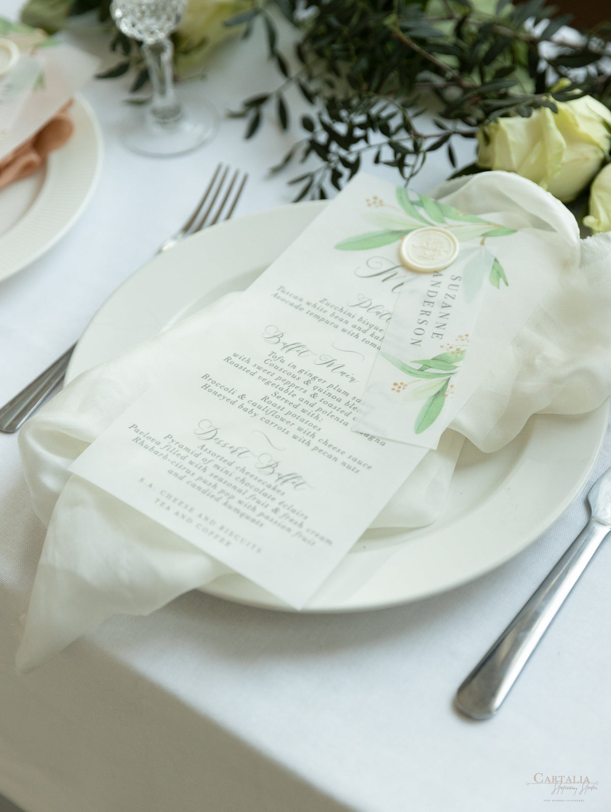 Stampa su pergamena pergamena verde con menu di foglie con sigillo in ceralacca