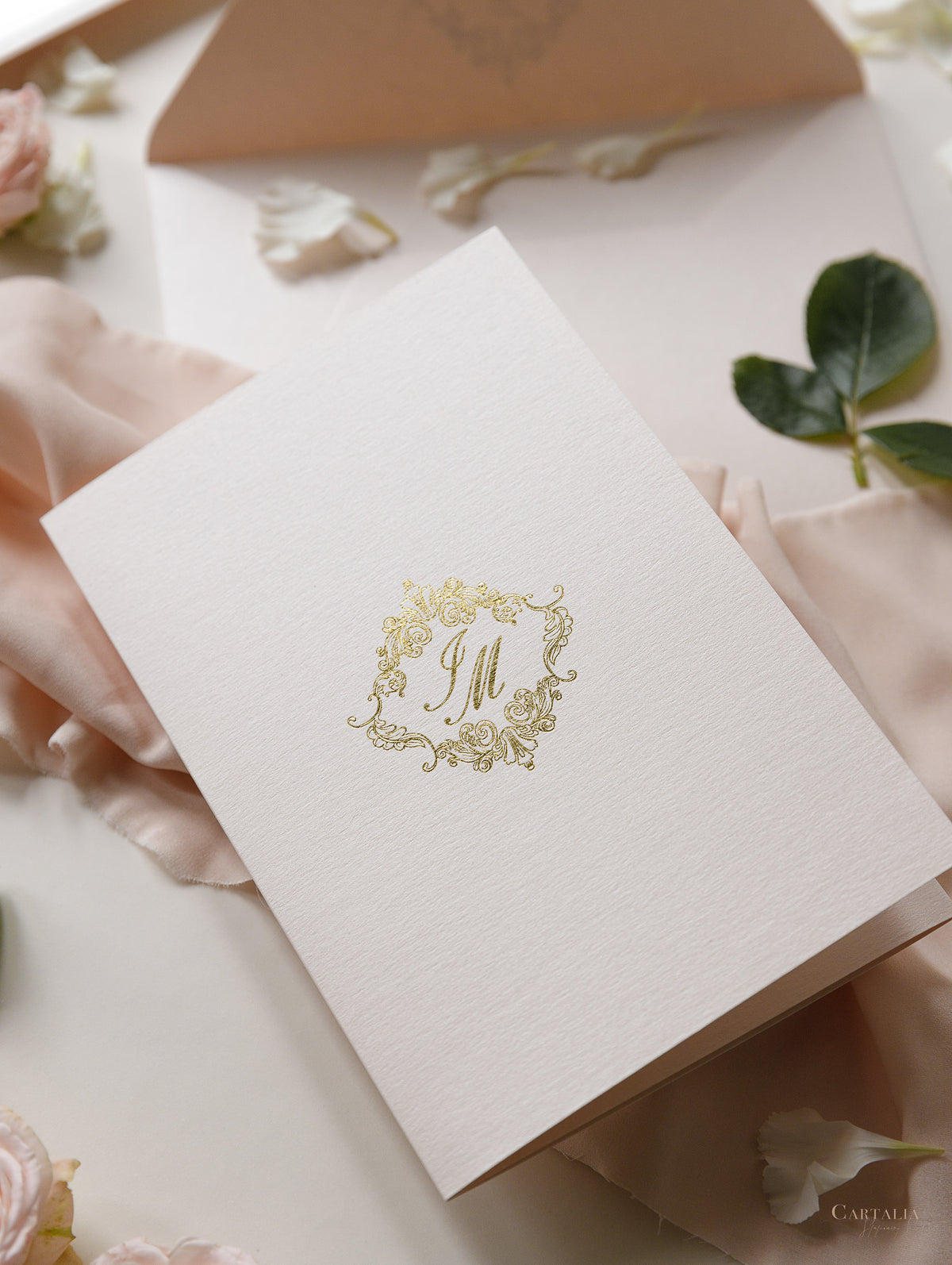 Luxury Blush and Cream Classic Pocket Suite avec feuille d'or et Sketch de lieu de mariage | Italie Villa Cimbrone, Ravello