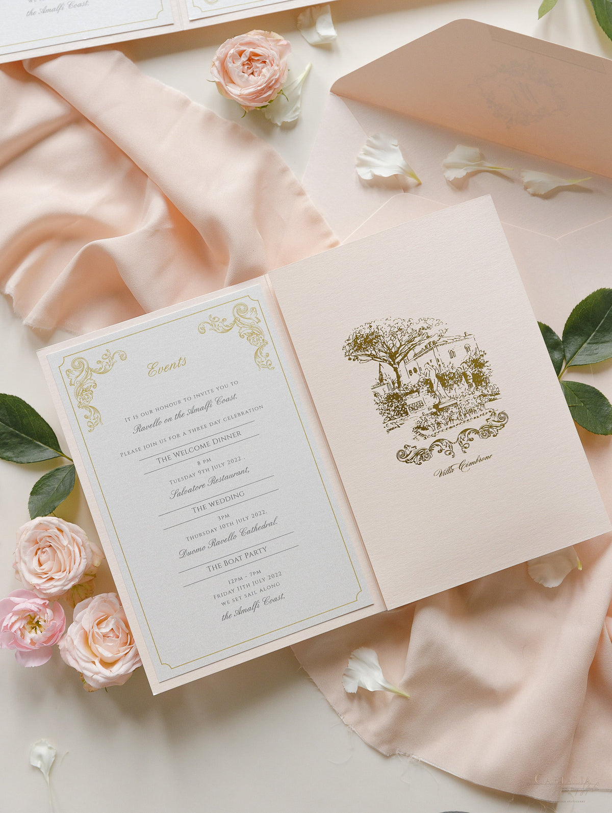 Luxury Blush and Cream Classic Pocket Suite avec feuille d'or et Sketch de lieu de mariage | Italie Villa Cimbrone, Ravello