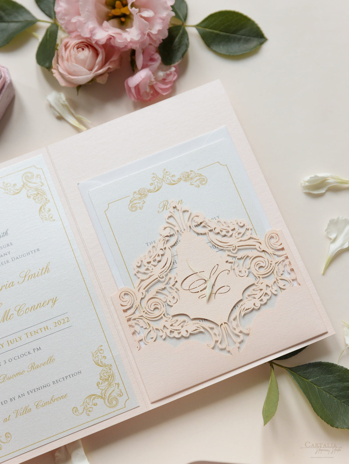 Luxury Blush and Cream Classic Pocket Suite avec feuille d'or et Sketch de lieu de mariage | Italie Villa Cimbrone, Ravello