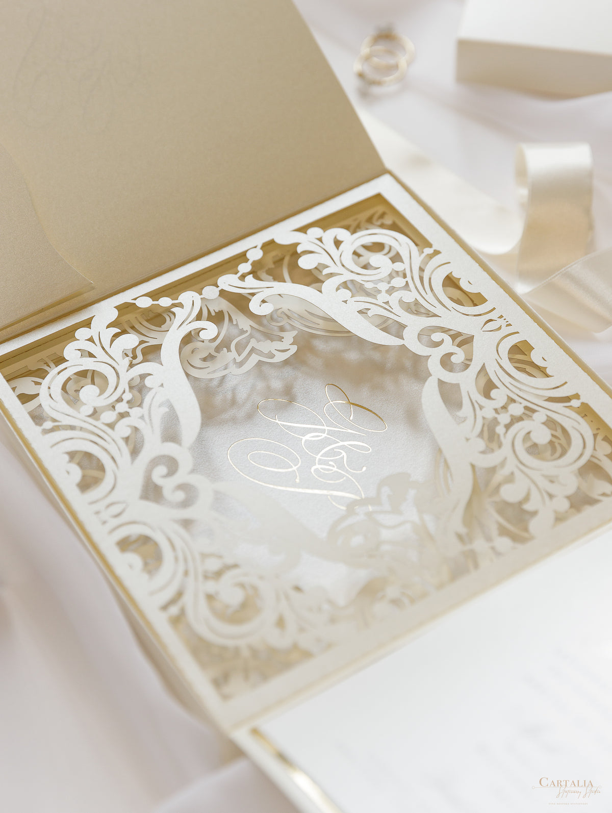 Caja a medida Couture: Diseño personalizado 3D en oro | Comisión personalizada G&amp;P