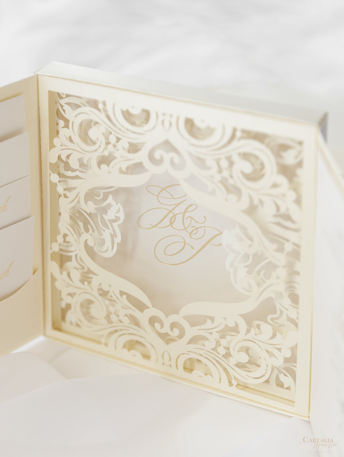 Caja a medida Couture: Diseño personalizado 3D en oro | Comisión personalizada G&amp;P