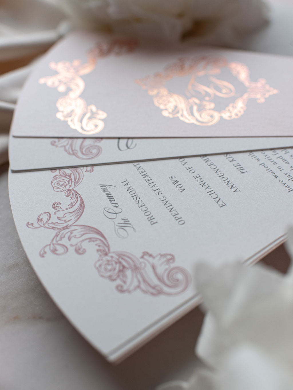 Ventaglio del programma Petal Wedding Regal, ordine del giorno unico, ordine del servizio, monogramma in lamina di lusso unico