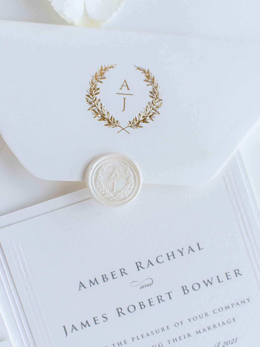 Triple Suite d'invitation de mariage en feuille d'or monogramme en relief avec sceau de cire