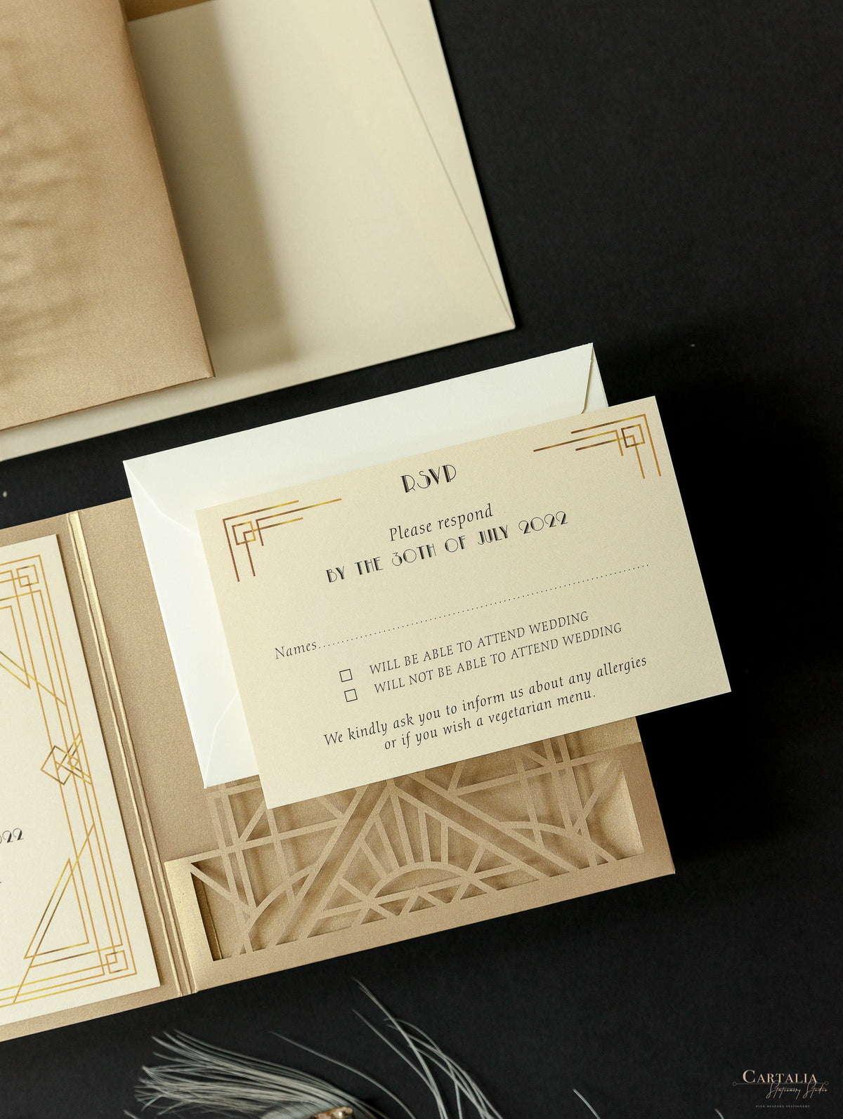 Art déco Laser Cut Great Gatsby Laser Cut Pocketfold Wedding Invitation Suite avec 3 niveaux: Informations invitées et voyage et carte RSVP