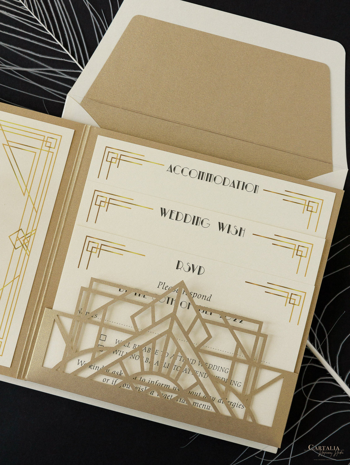 Art déco Laser Cut Great Gatsby Laser Cut Pocketfold Wedding Invitation Suite avec 3 niveaux: Informations invitées et voyage et carte RSVP