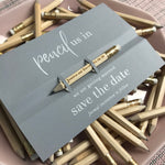 Scrivici ✏ Biglietto di nozze Save the Date in rosa antico con i tuoi nomi incisi