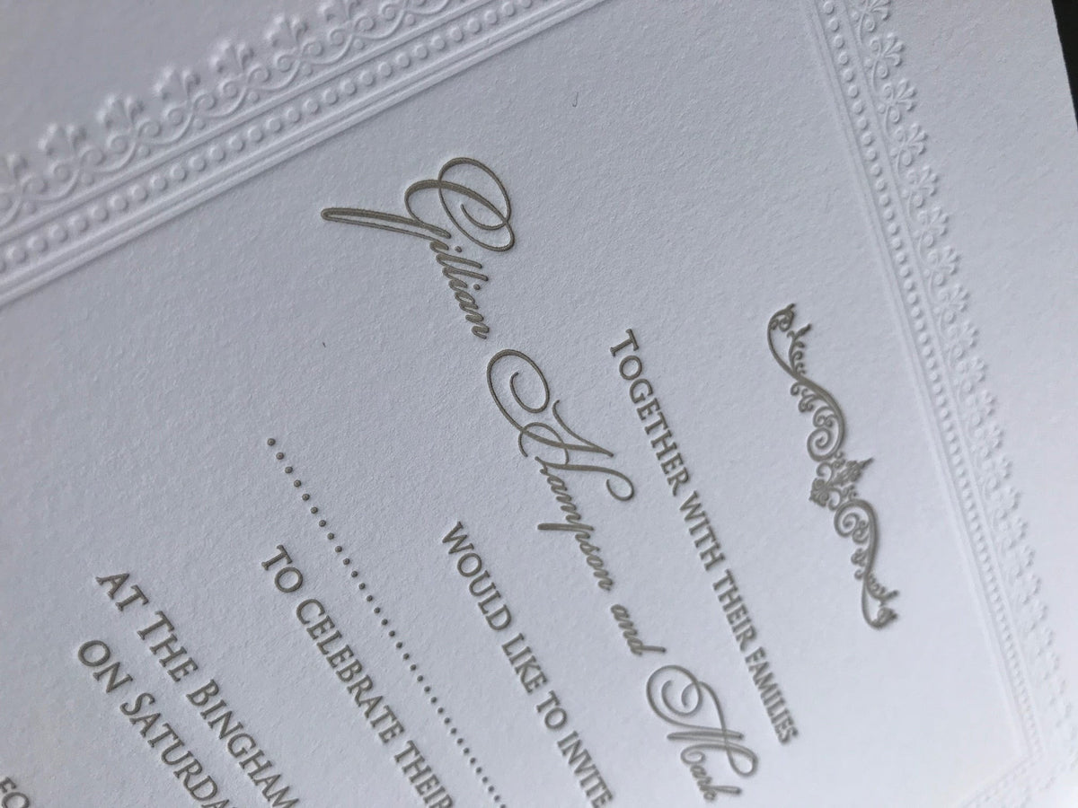 Invitación de día elegante tipográfica de lujo grabada en relieve de 710 g/m²