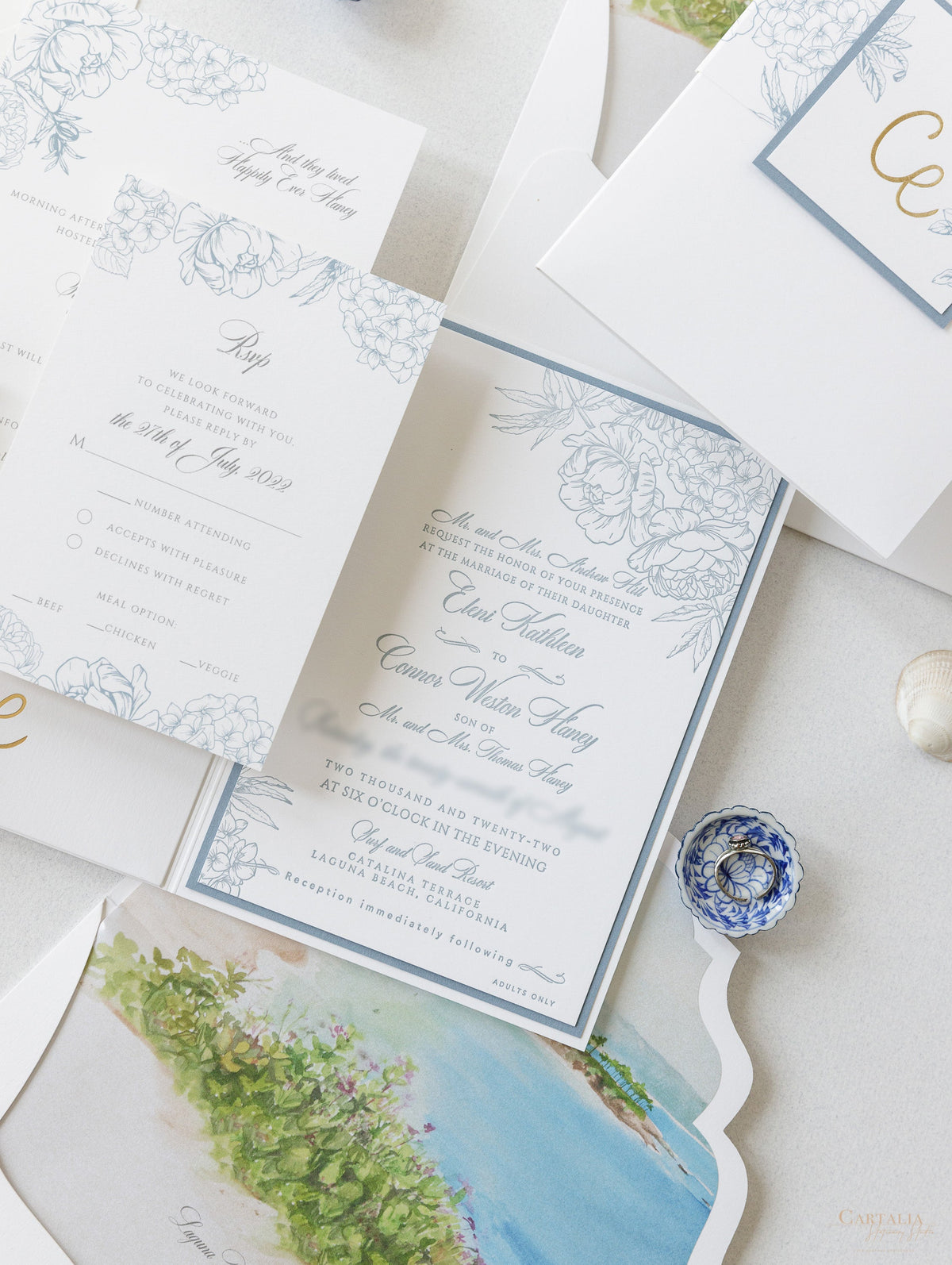 Inviti di nozze di lusso tascabili Laguna Beach, California in blu polvere | Commissione su misura C&amp;E