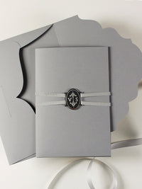 Luxury 710gsm Folder de dossier de poche d'invitation avec étiquette miroir et ruban lié à l'arc