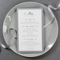 Menu de luxe 600 GSM avec monogramme correspondant à la poche de dossier ouverte en typographie