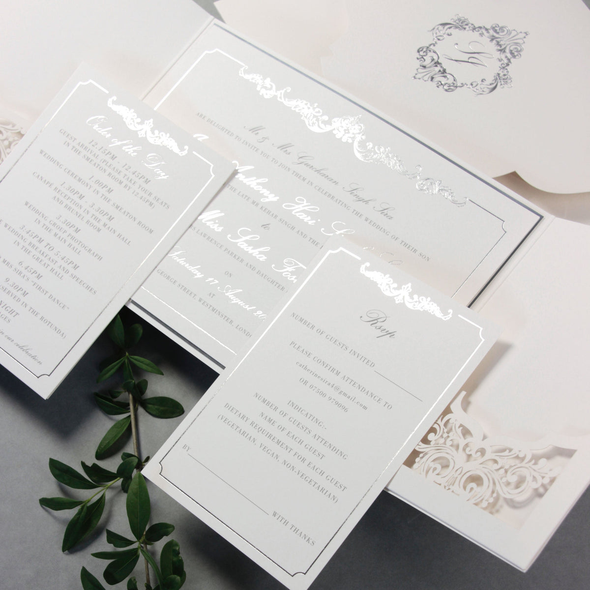 Luxury Siver Foil Pocket Fold Suite pour le jour du mariage, RSVP, suite d'invitation à carte d'information avec poche coupée au laser, script de calligraphie