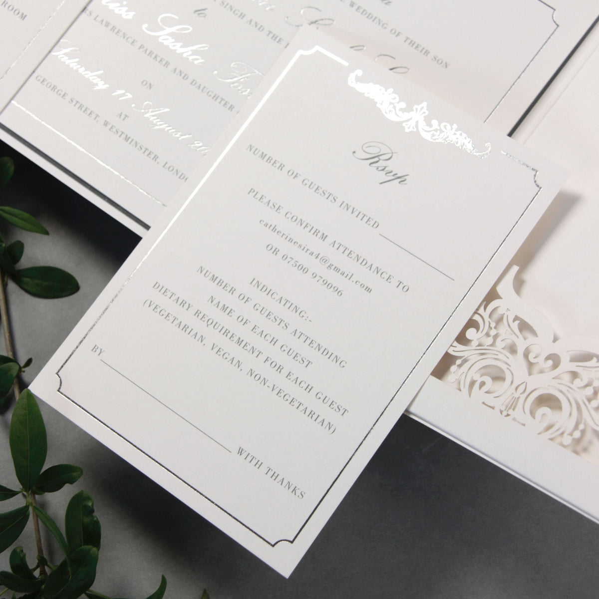 Luxury Siver Foil Pocket Fold Suite pour le jour du mariage, RSVP, suite d'invitation à carte d'information avec poche coupée au laser, script de calligraphie