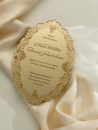 Invito di lusso in scatola: un invito a nozze in plexi color oro con specchio decadente - inciso