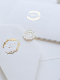 Triple Suite d'invitation de mariage en feuille d'or monogramme en relief avec sceau de cire