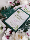 Invito a nozze con destinazione floreale con taglio laser verde foglia botanica tropicale Monstera con carta RSVP e buste foderate