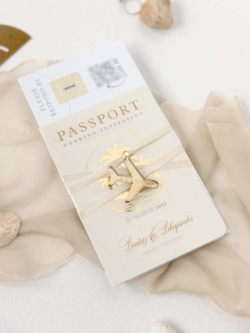 Invito a nozze con passaporto color nudo e oro - Aereo inciso di lusso in plexi dorato, invito a forma di palma