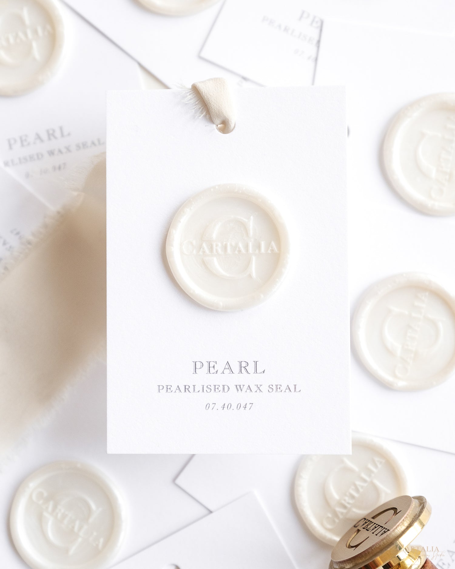洋書 Platinum Silk Stamp & Seal Collection Wax Seal Stamp in Pearlised Pearl – Cartalia