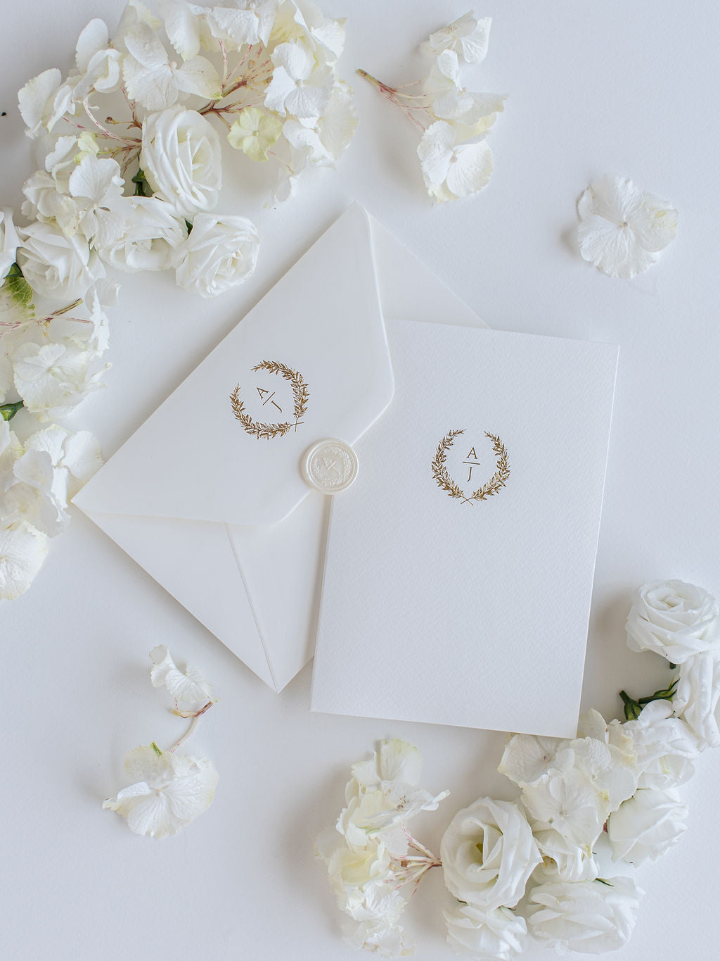 Triple Suite d'invitation de mariage en feuille d'or monogramme en relief avec sceau de cire