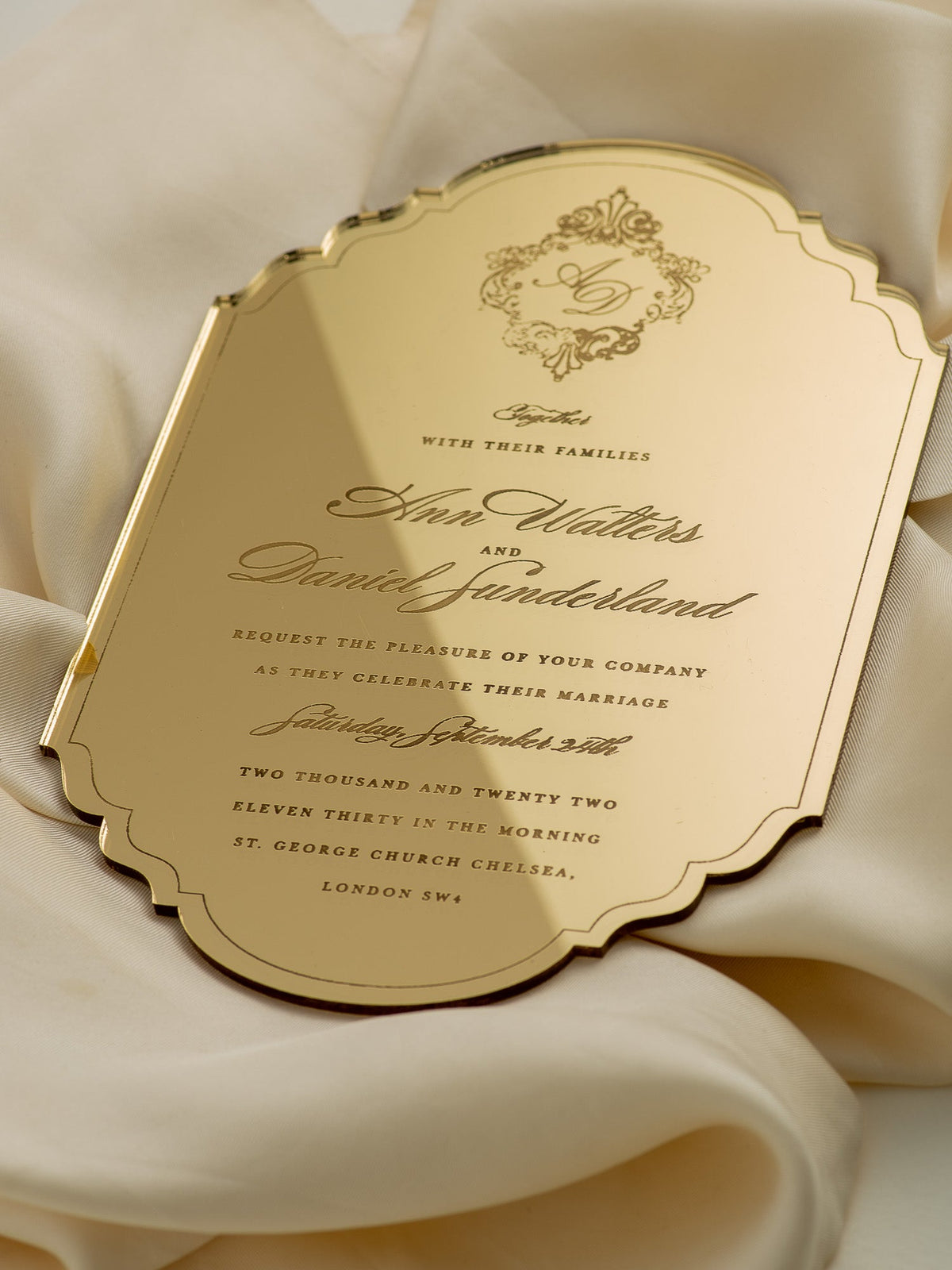 Invitation en boîte de luxe: monogramme Mirror Mirror Gold Plexi Mariage Invitation - Gravé