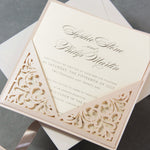 Invito serale stile morbido pesca con pizzo tagliato al laser estraibile + biglietto RSVP