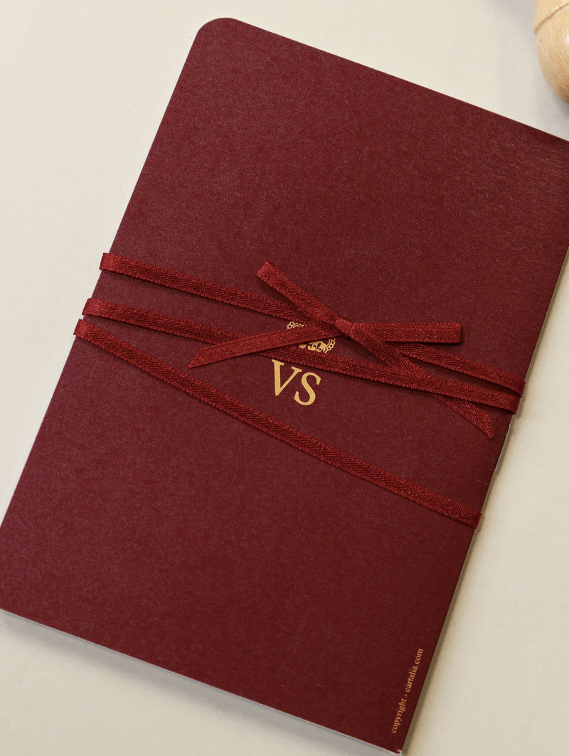 Invito a nozze con passaporto Regal rosso intenso con lamina scintillante + stile carta d'imbarco RSVP