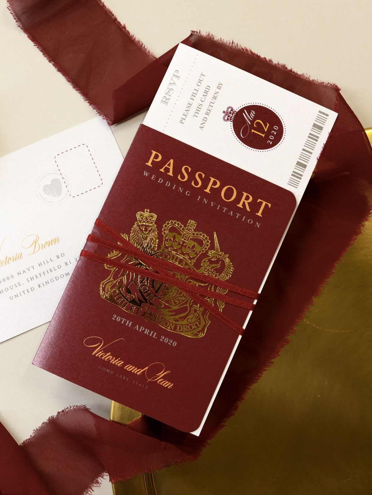 Invitation de mariage de passeport Red profond royal avec feuille de bandoulière Sinkmering Style RSVP