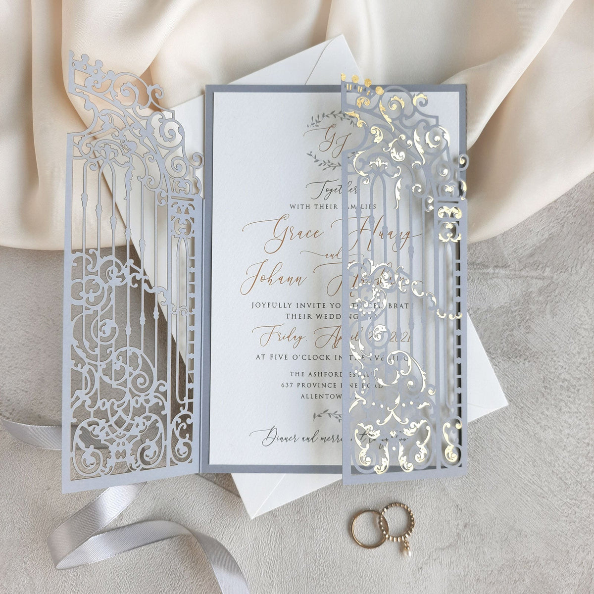 Foil de luxe Golden Ornemental Gate Laser Coup Le jour du mariage Invitation avec feuille d'or Calligraphie moderne