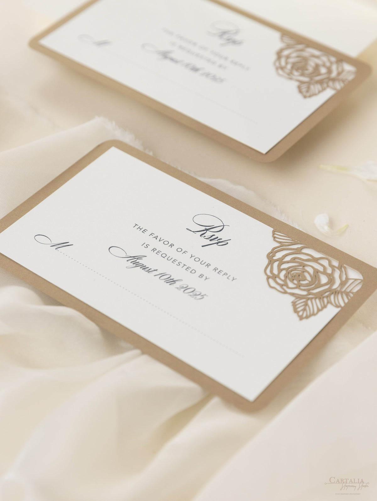 Suite di specchi romantici con rose RSVP Design