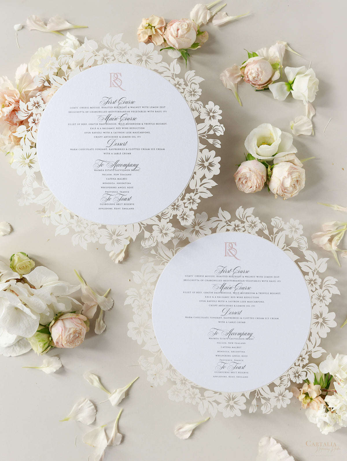 Carte menu romantiche con intricato taglio laser