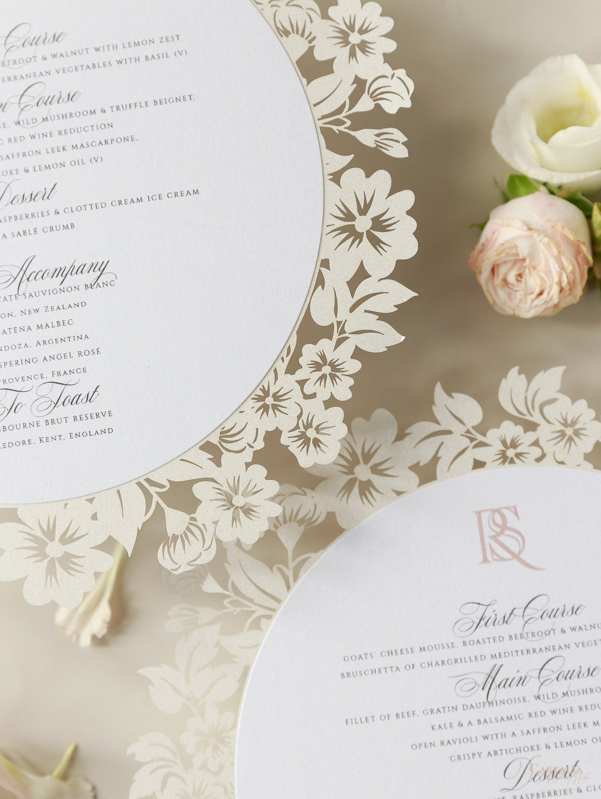 Carte menu romantiche con intricato taglio laser