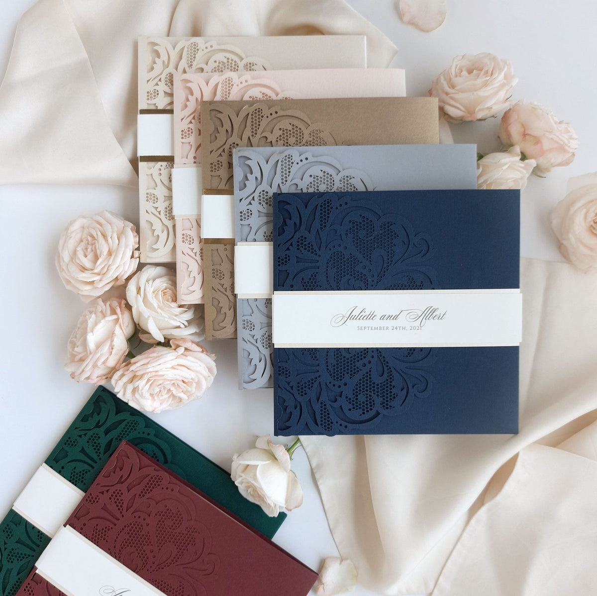 Champagne Opulence Laser Cut Lace Pocketfold Wedding Invitation Suite avec 3 niveaux: Informations invitées et voyages et carte RSVP