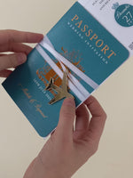 Invito a nozze con passaporto blu acqua e oro - Aereo di lusso inciso su passaporto in plexi oro e matrimonio in lamina di rame