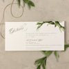 Avvolgimento in pergamena botanica con invito in plexi acrilico trasparente di design - inciso