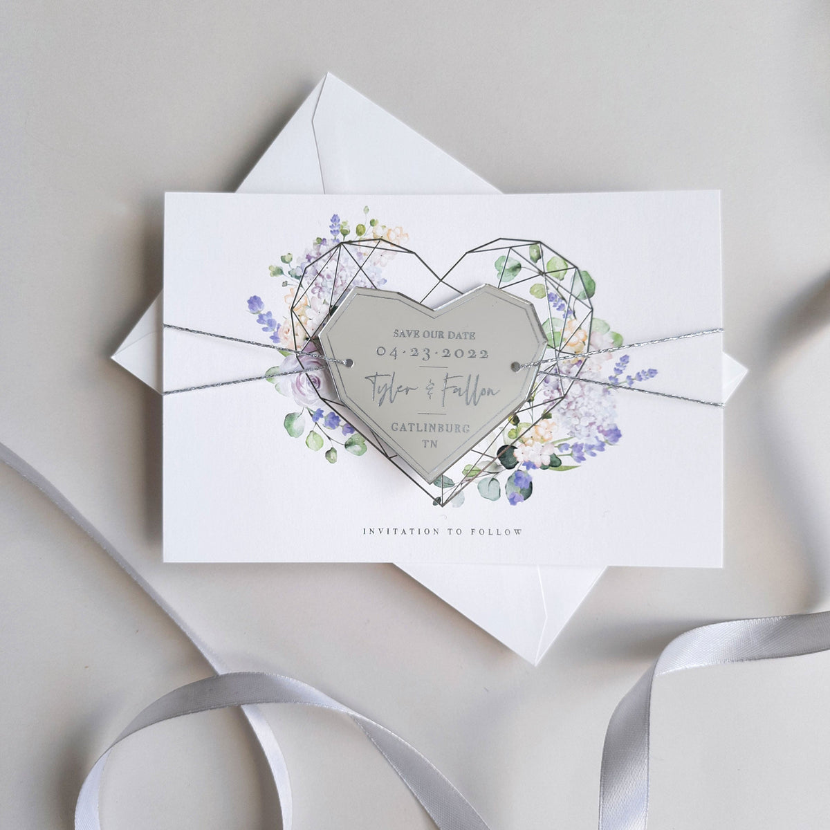 Lavender Purple Save the Date with Silver Mirror Geometric Heart Plexi Aimant