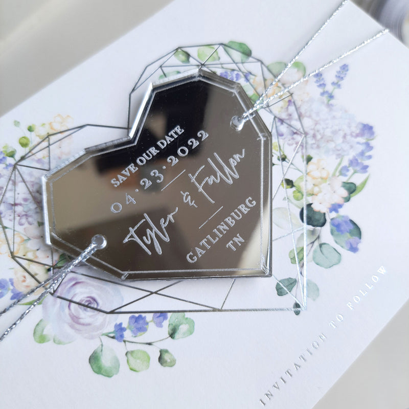 Lavanda viola salva la data con magnete in plexi a forma di cuore geometrico a specchio argentato