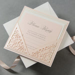 Invito serale stile morbido pesca con pizzo tagliato al laser estraibile + biglietto RSVP