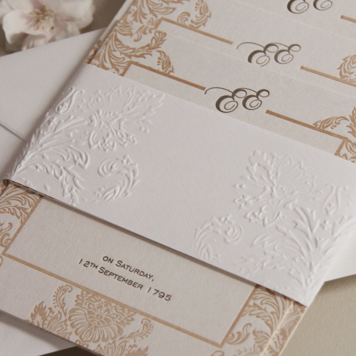 Luxury 800 GSM Invitation de mariage damasque en relief en relief