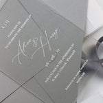 Involucro di pergamena con inchiostro bianco design Perspex acrilico trasparente Invito in plexi - Inciso