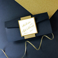 Suite per inviti di nozze con monogramma tascabile classico con monogramma blu scuro e oro