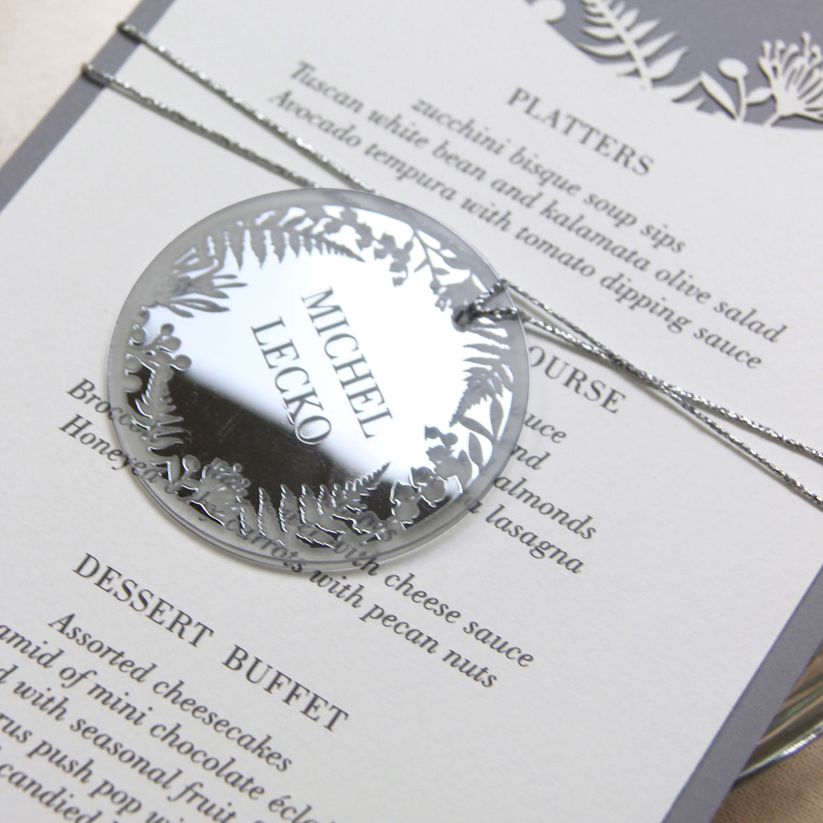 Menu correspondant à Silver Plexi Fern Personnalized Tag / Place Carte - String ovale