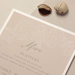 Rose in filigrana, champagne con rosa antico e menu calligrafico bianco